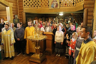 В Саперном отметили тридцатилетний юбилей священнической хиротонии настоятеля храма протоиерея Сергия Белькова