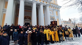 Крестный ход 1-го января в Александро-Невской Лавре