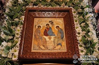 День Святой Троицы встретили в Саперном. 