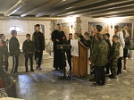 Гости из детского военно-патриотического лагеря Шумиловской школы в гостях у храма в Саперном